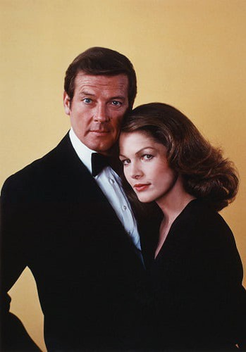 Dans quel film Lois Chiles a-t-elle été James Bond Girl ?