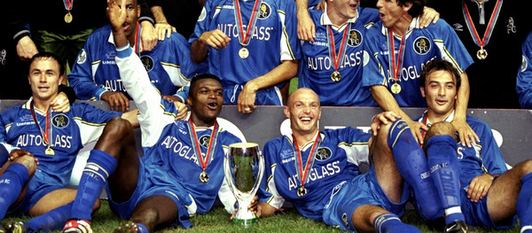 En 1998, contre qui les Blues ont-ils remporté la finale de la Coupe d'Europe des Vainquers de Coupe ?