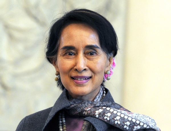Quel est le surnom d'Aung San Suu Kyi, emprisonnée par la junte birmane ?