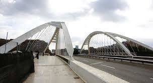 Dans quelle ville européenne se trouve le pont Felipe II ?