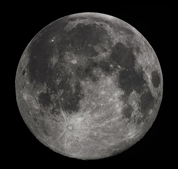 La Lune est......