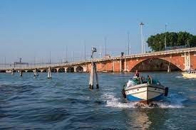 Quel pont du réseau routier permet de relier la ville de Venise à la terre ferme ?