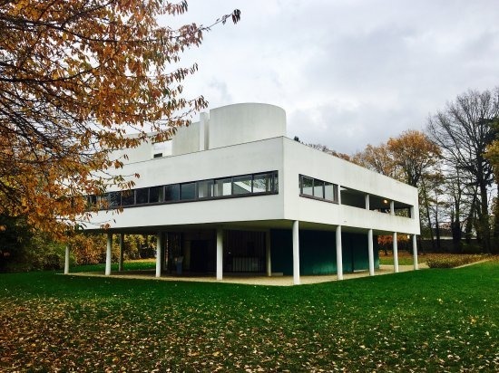 Quelle œuvre majeure de Le Corbusier a la forme d'un parallélépipède blanc ?