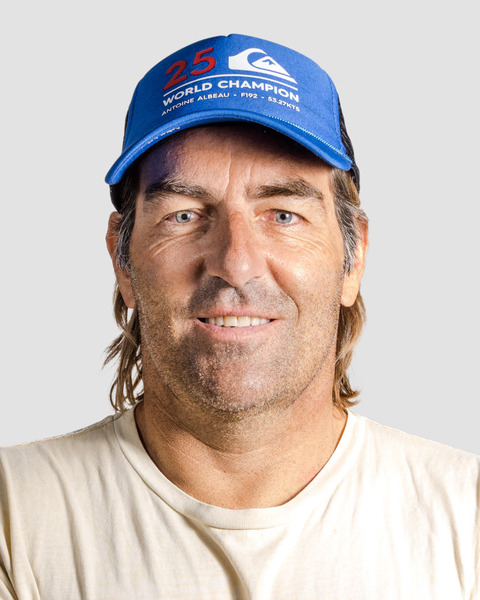 Antoine Albeau a été 27 fois Champion du Monde. Mais de quelle discipline ?