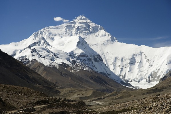 Quelle est la taille de la montagne (ou Mont) Everest ?