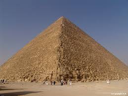 Quelle est la hauteur de la pyramide de Chéops ?