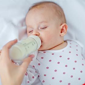 Vrai ou faux ? Les bébés n’ont pas de papilles gustatives avant l’âge de trois mois.