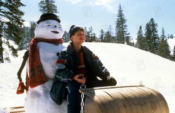 Quel acteur, qui a incarné Batman au cinéma, incarne un bonhomme de neige dans "Jack Frost" ?
