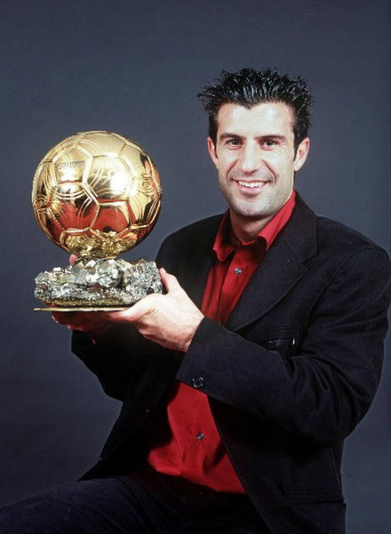 A la fin de l'année 2000, il remporte le Ballon d'Or. Quel joueur est alors son dauphin ?