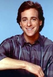 Bob Saget est mort le 9/1 à l'âge de 65 ans, il était surtout connu pour son rôle de Danny Tanner dans quelle série ?