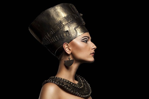 Quel âge avait Cléopâtre quand elle est morte ?
