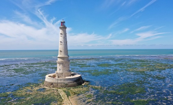 Où se trouve le dernier phare habité de France ?