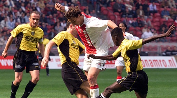 Le 9 mai 2004, il inscrit ce qui est considéré comme le plus beau but de l'histoire de l'Ajax face à :