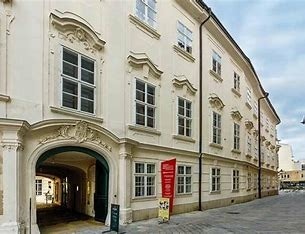 Ktorý palác v Bratislave je súčasťou Starej radnice?