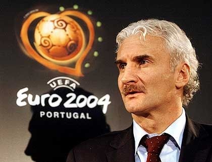 Il est également le sélectionneur allemand lors de l'Euro 2004.