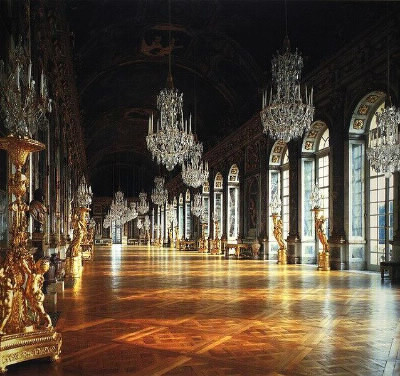 Comment s'appelle la célèbre galerie du château de Versailles ?