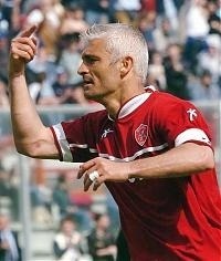 Il prend sa retraite en 2005, après une dernière saison dans le club de ses débuts : Pérouse.