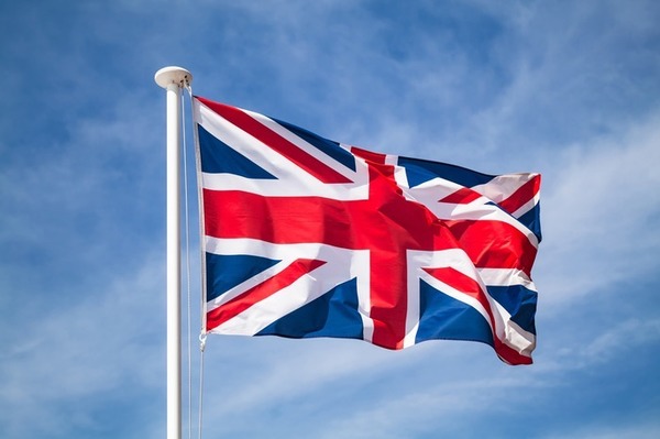 Combien y a-t-il de triangles bleus sur le drapeau du Royaume-Uni ?