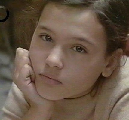A 9 ans en 1986, elle apparaît dans un clip de ....