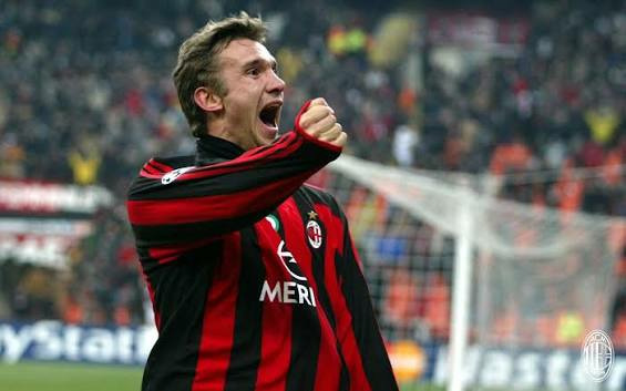 C'est à Milan qu'il met un terme à sa carrière professionnelle en 2009.