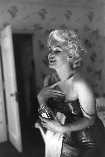 Marilyn ne se couchait jamais sans son .....