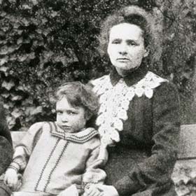 Vrai ou faux ? Marie Curie et sa fille, Irène, ont toutes les deux reçu un prix Nobel de chimie.