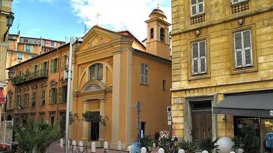 Quelle église de l'Annonciation, située à Nice, a été complètement rénovée en 1685 ?