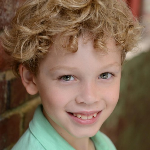 En 2014, ce garçon blond nommé Tucker Meek joue dans "L'arnaque de Noël". Quel était le prénom de son personnage ?