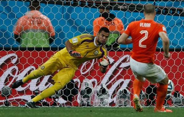 Mais c'est également aux tirs au but que les Orange sont éliminés en demi-finale face aux argentins. Quel était le score à l'issue de la rencontre ?