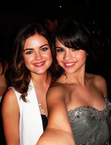 Est-ce que Lucy est la meilleure amie de Selena Gomez ?
