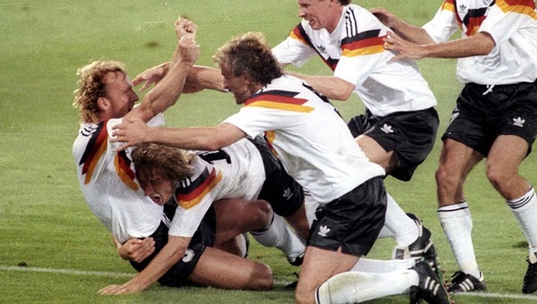 De quelle manière les allemands éliminent-ils les anglais de ce Mondial 90 ?