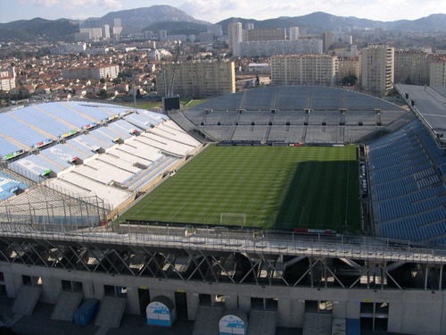 Quel club évolue au stade Vélodrome ?
