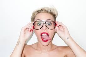 Question difficile : quelle est la moyenne de maths de Miley Cyrus ?