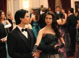 Damon et Elena vont-ils sortir ensemble ?