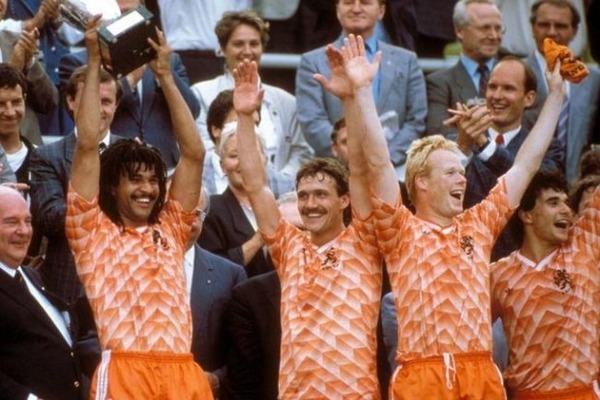 Qui était le capitaine des Pays-Bas, Champions d'Europe en 1988 ?