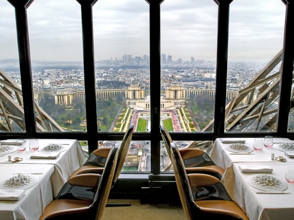 Comment s’appelle le restaurant situé au 2ème étage de la tour Eiffel ?