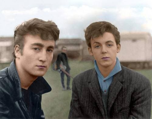 En 1957, John Lennon rencontre Paul McCartney. Quel groupe formeront-ils quelques années plus tard ?