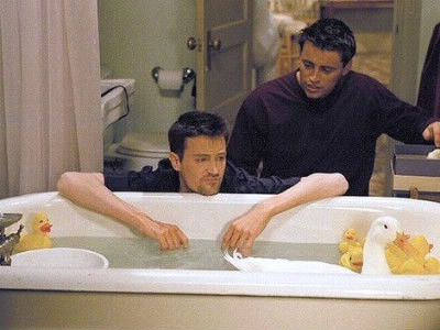 Dans Friends, comment s'appelle le canard de Joey et Chandler ?