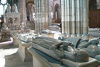Quel a été le 1er roi enterré dans la nécropole royale de la basilique de Saint-Denis ?