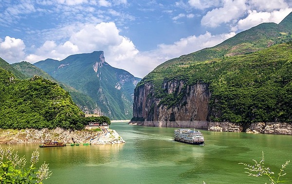 Au départ de Chongqing, à travers les gorges de quel fleuve pouvez-vous faire une croisière ?