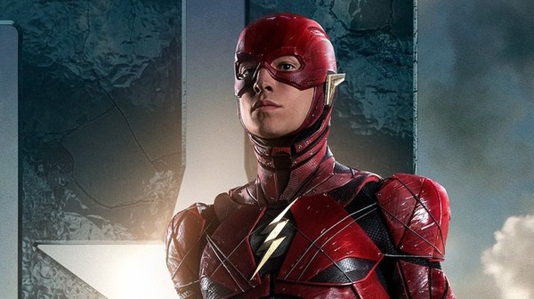 Quel acteur incarne Flash dans le film "Justice League" de 2017 ?
