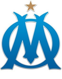 Quelle devise accompagne généralement le logo de l'Olympique de Marseille ?