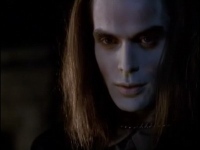 Qui a interprété le rôle de Dracula dans l’épisode « Buffy contre Dracula » ?
