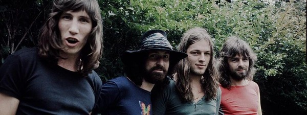 Dans quel groupe jouaient David Gilmour et Roger Waters ?