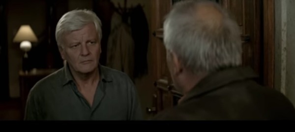Toujours au début du film en 1999, un ancien camarade rend visite en sonnant à la porte de Morhange en lui disant si il le reconnaît,  mais qui était ce ancien élève qui rendait visite à Morhange ?