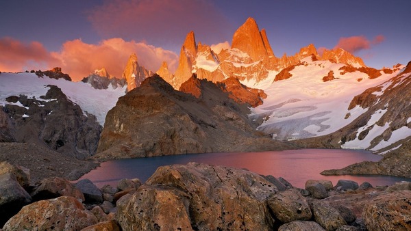 Lequel de ces sommets des Andes patagoniques n'est pas un volcan ?