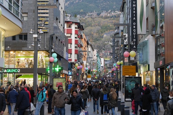 Combien d’habitants comptait Andorre en 2020 ?