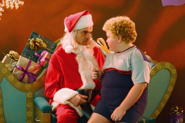 Dans quel film Billy Bob Thornton interprète-t-il un père Noël qui jure et court le jupon ?