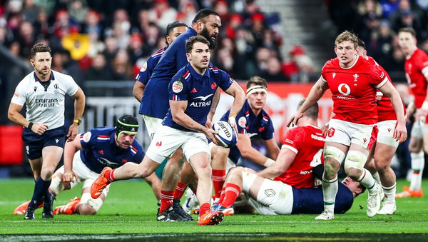 En 2026, Antoine Dupont et le XV de France ont remporté le Tournoi des 6 nations.