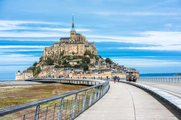Dans quelle région le Mont-Saint-Michel se situe-t-il ?